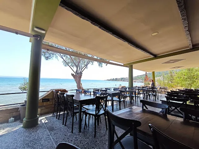 Karatzas Chios Rooms & Restaurant