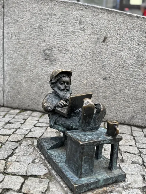 Krasnale Troszka i Adoratorek