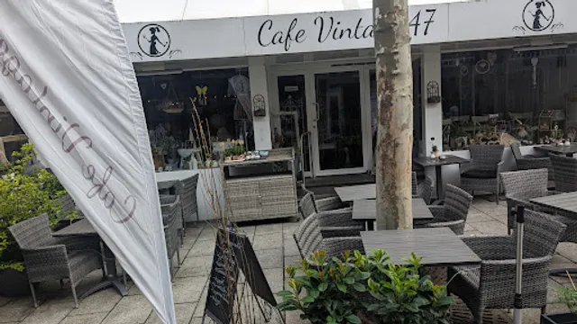 Cafe Vintage 47