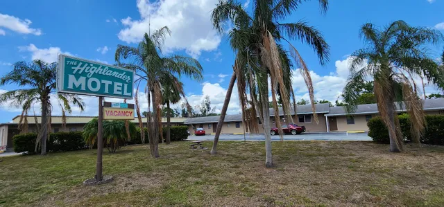 Highlander Motel