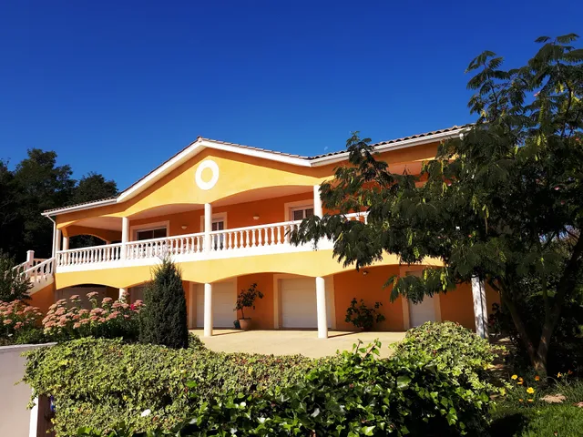 Gazon-Location - "Gazon du Haut" - Location de Vacances climatisée avec piscine couverte