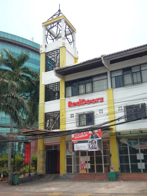 RedDoorz near ITC Mangga Dua