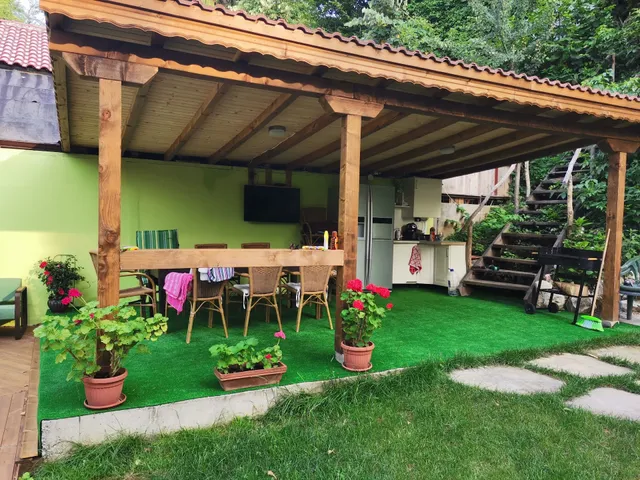 Вила "Край реката"