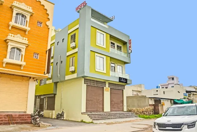 OYO 92757 Hotel Thakur