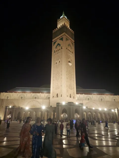 ساحة مسجد الحسن التاني