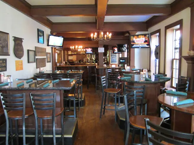 Revere's Wells Street Tavern