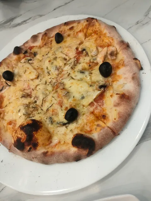 Pizzeria Mc Enzo بيتزيريا ماكنزو