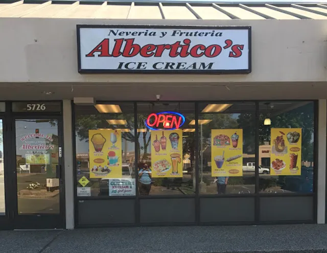 Neveria Y Fruteria Albertico’s Ice Cream