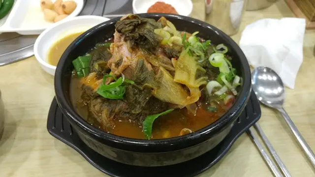 사동 뼈다귀묵은지감자탕 에이스점