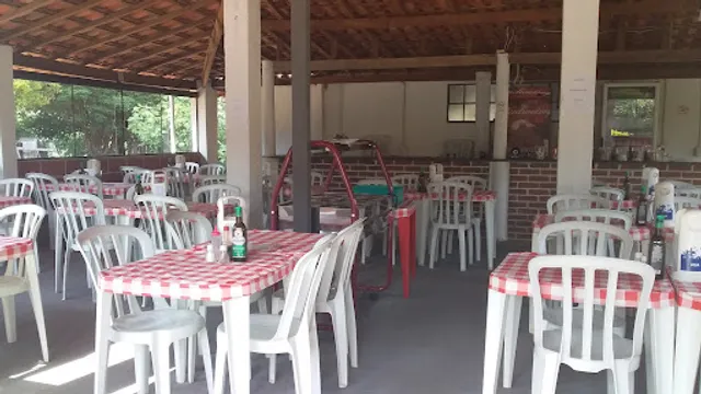 RESTAURANTE MONTÊS. antigo Rancho São Geraldo ( A la carte) Truta, tilápia, alcatra e frango.