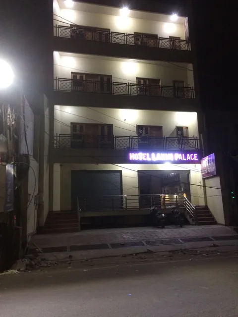 OYO 67668 Hotel Laxmi Palace