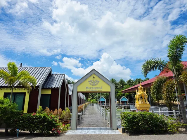 ธนาภรณ์ รีสอร์ท บางสะพาน