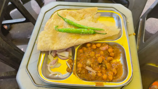 Chola Bhatura