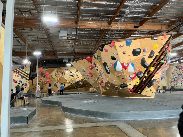 Grotto Climbing & Yoga - Miramar (G2)