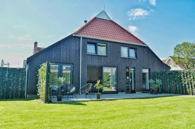 Van Heeckeren Apartments