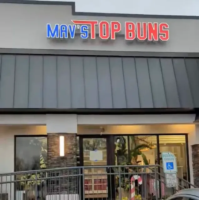 Mav's Top Buns