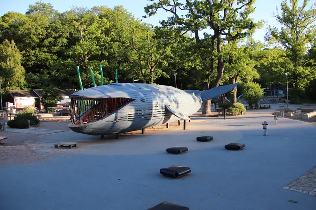 Plikta lekplats / Playground 444