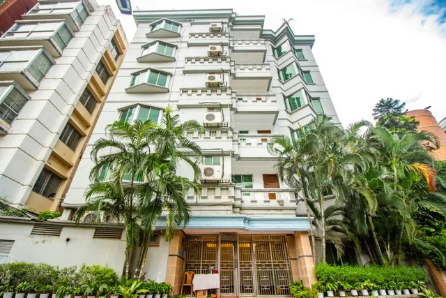 Laurel Lakefront Hotel