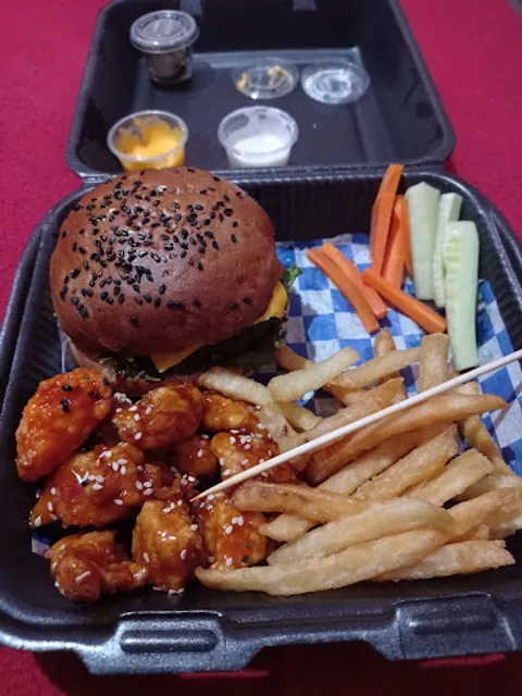 Kava’s Wings y Boneless