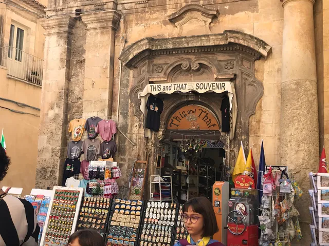 This & That Bazar Souvenir