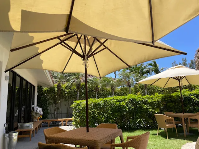 PST OKINAWA by the sea（ピーエスティー オキナワ バイザシー）