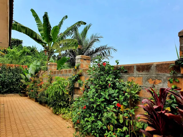 BAILEY'S SUITS/ GUEST ROOMS