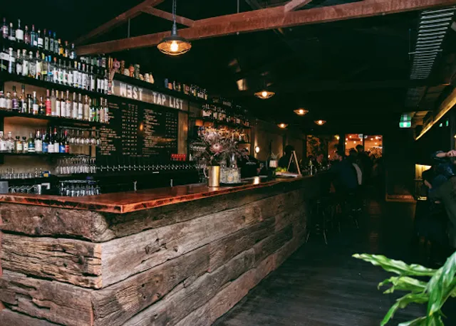 Mr West Bar & Bottle Shop