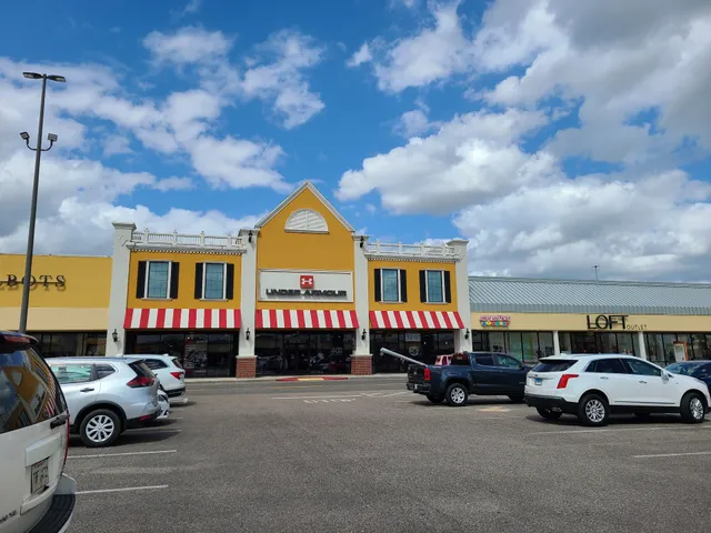 Under Armour Factory House - Tanger Outlets Gonzales