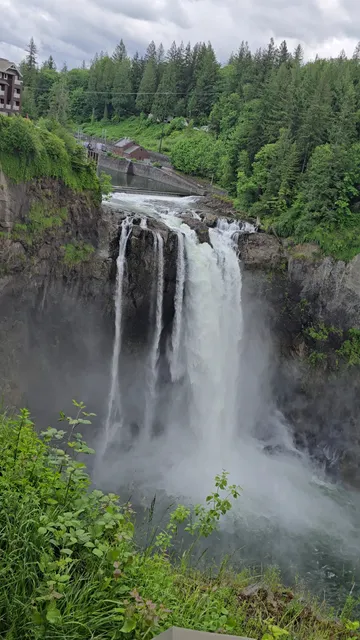 Snoqualmie Falls Gift Shop Parking Lot