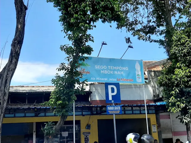 Nasi Tempong Mbok Nah