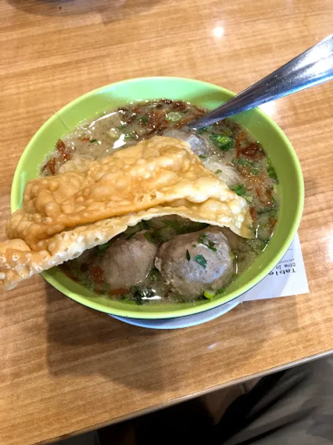 Samrat Meatball next to Lawson