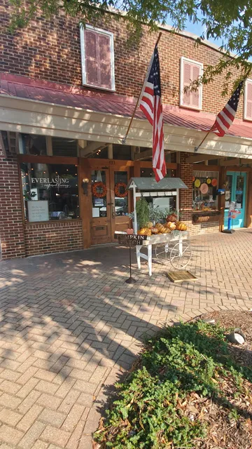 Everlasting Gifts, Home, & Gardens