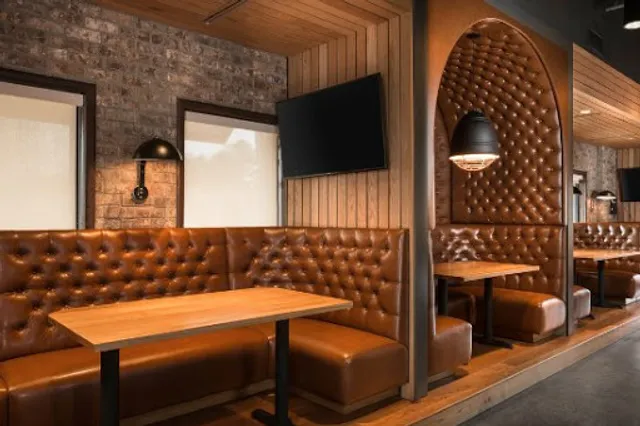 Creatwood Tavern & Rooftop