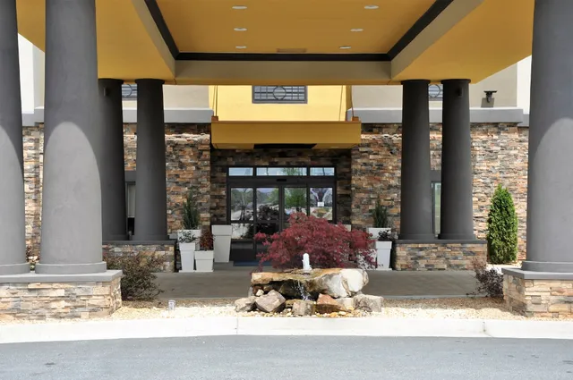 Holiday Inn Express & Suites Perry-National Fairground Area, an IHG Hotel