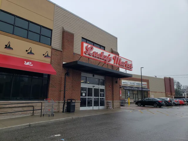 Lucky's Market Clifton & 117th