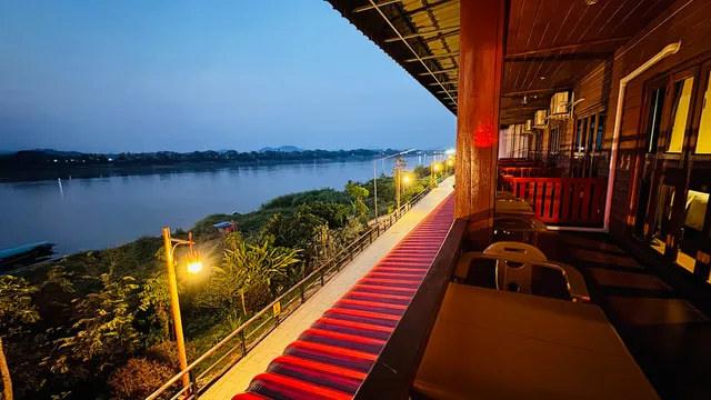 โรงแรมเรือนรักริมโขง เชียงคาน