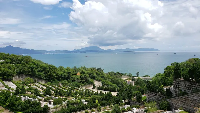 大鹏湾华侨墓园