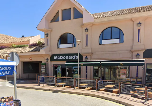 Centro Comercial La Colonia