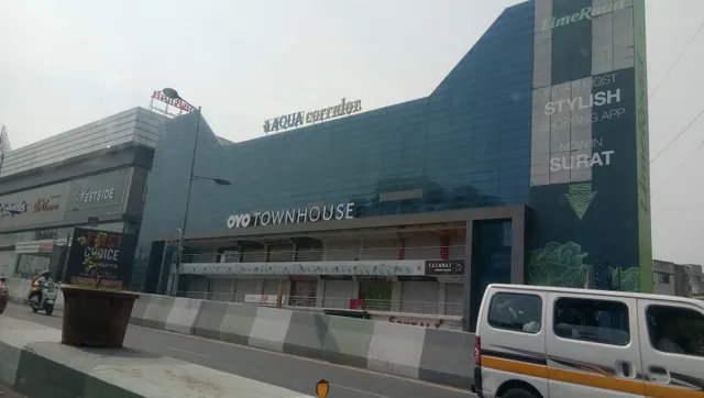 OYO Townhouse 169 Aqua Corridor