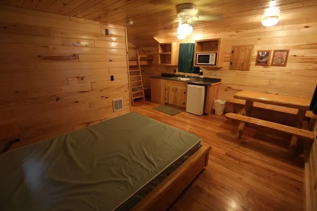 Mackinac Lake Trail Motel