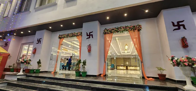 Hotel Vrindavan - ROOMS l BANQUET l RESTURANT