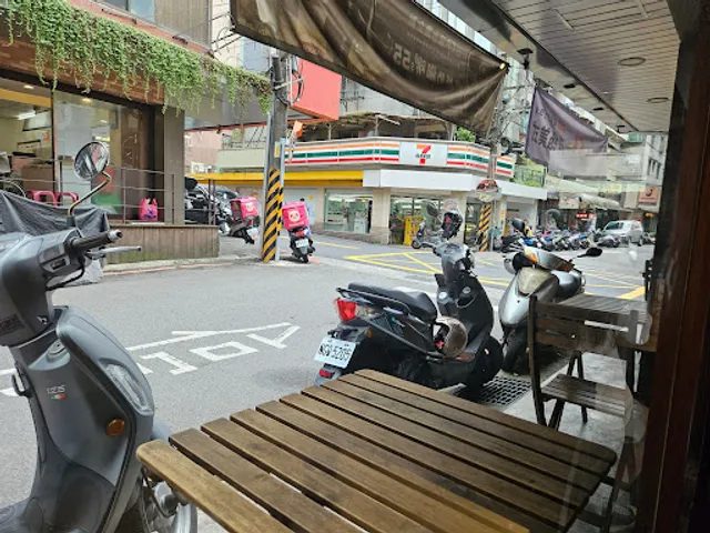 Louisa Coffee (Jingping Dayong Shop)