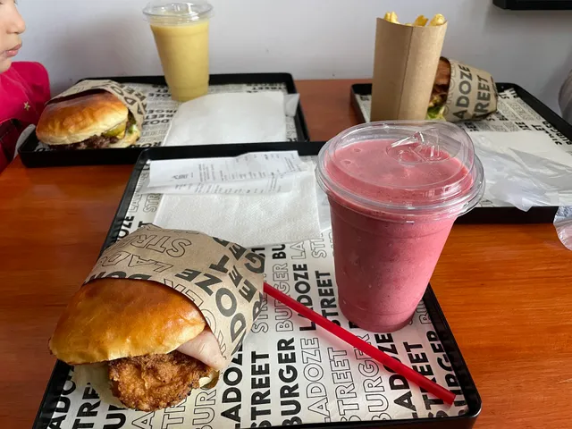 LADOZE STREET BURGER - OASIS