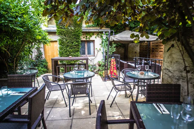 Les Remparts : Restaurant