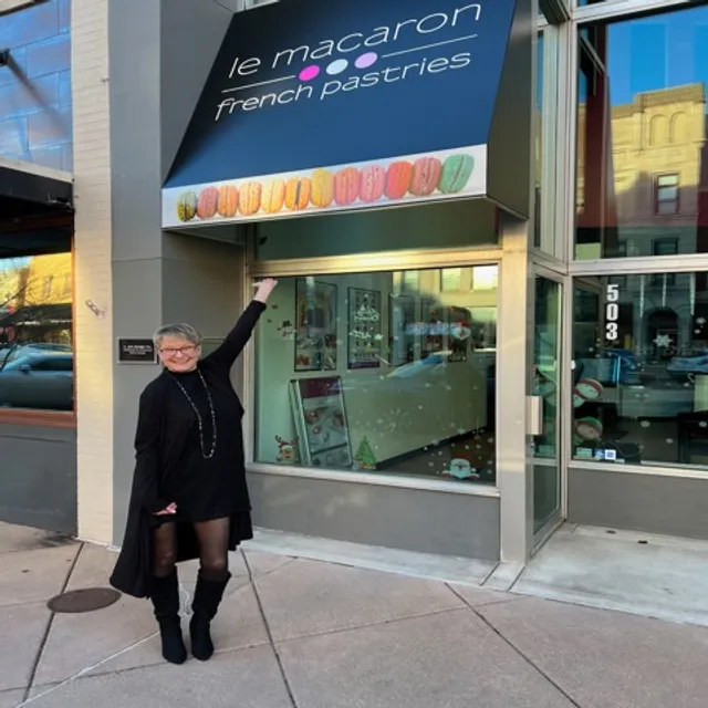 Le Macaron French Pastries