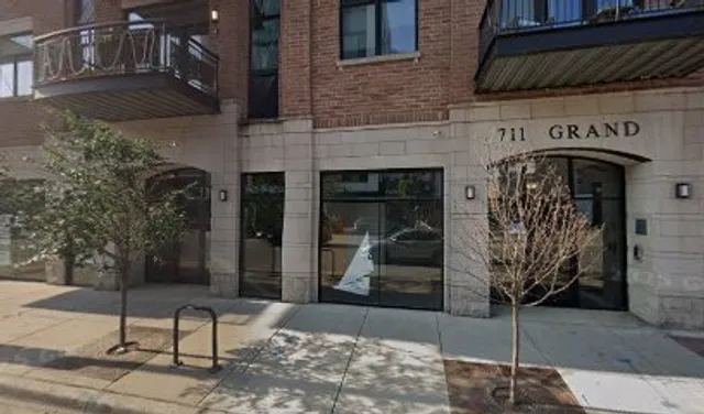 711 W Grand Ave