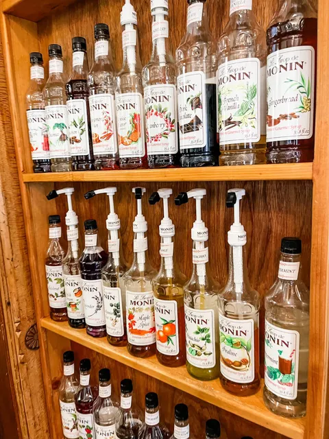 Travel Bee Coffee House