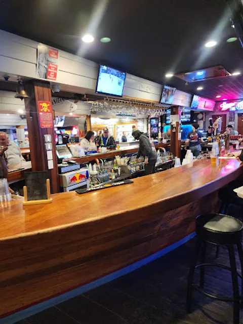 Hooks Bar & Grill