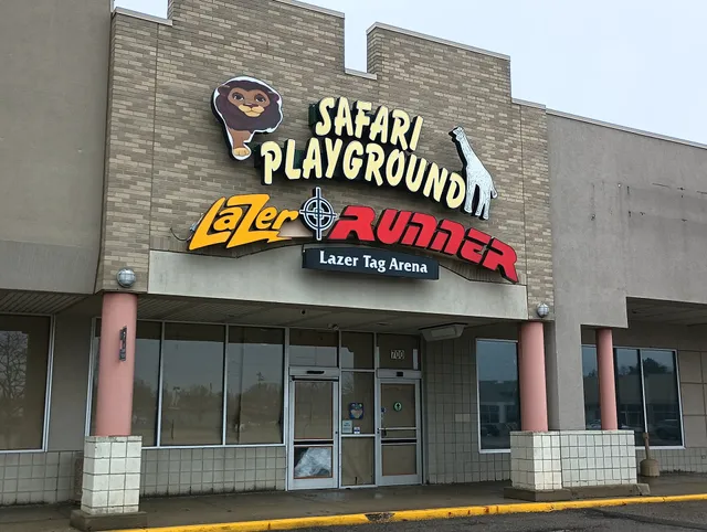 Walled Lake Commons Shopping Center