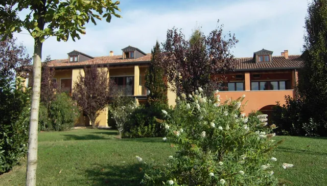 Village Hotel Experia